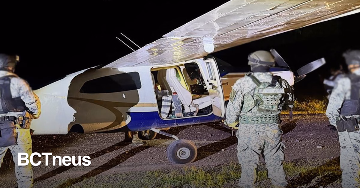 Articulo - Cae narcoavioneta en Colima: tres detenidos y 427 kilos de cocaína asegurados