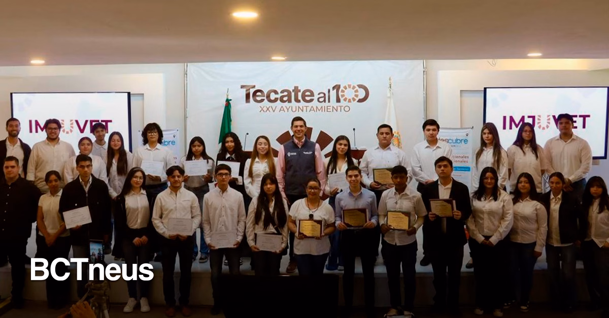 Articulo - Román Cota reconoce a juventudes de Tecate con premio municipal