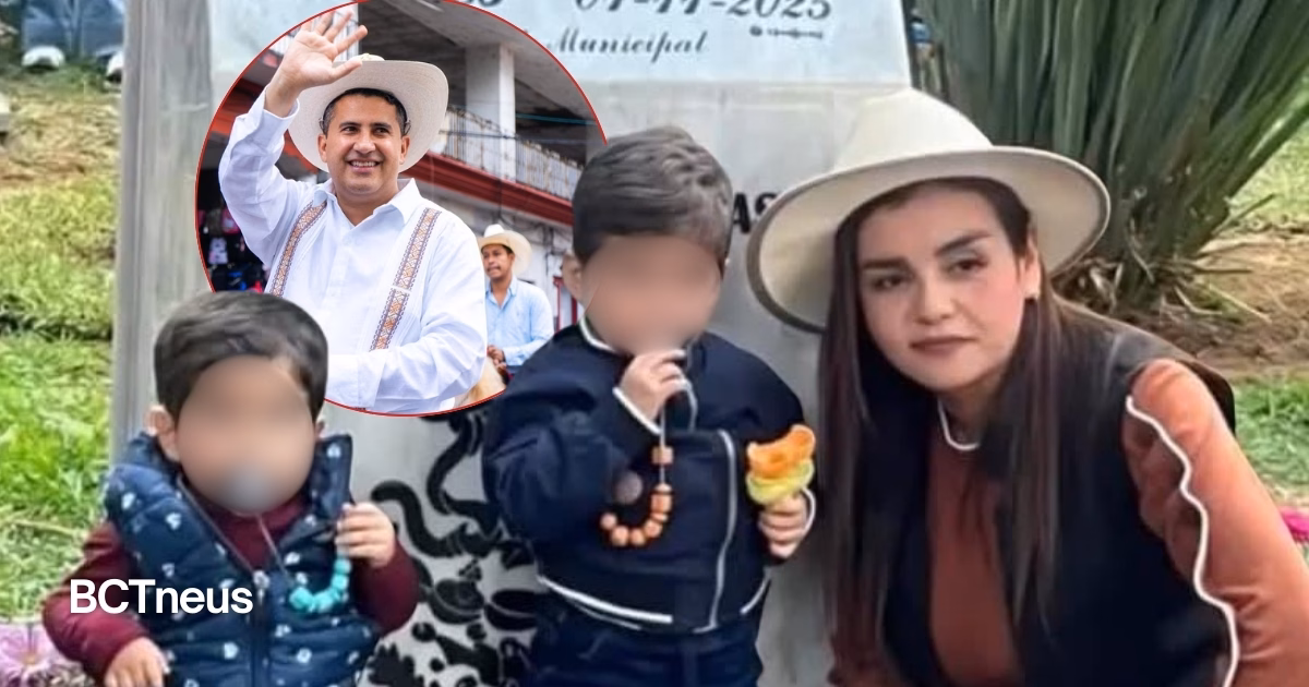 Articulo - Revelan placa y sombrero de mármol en honor a Carlos Manzo a tres meses de su asesinato