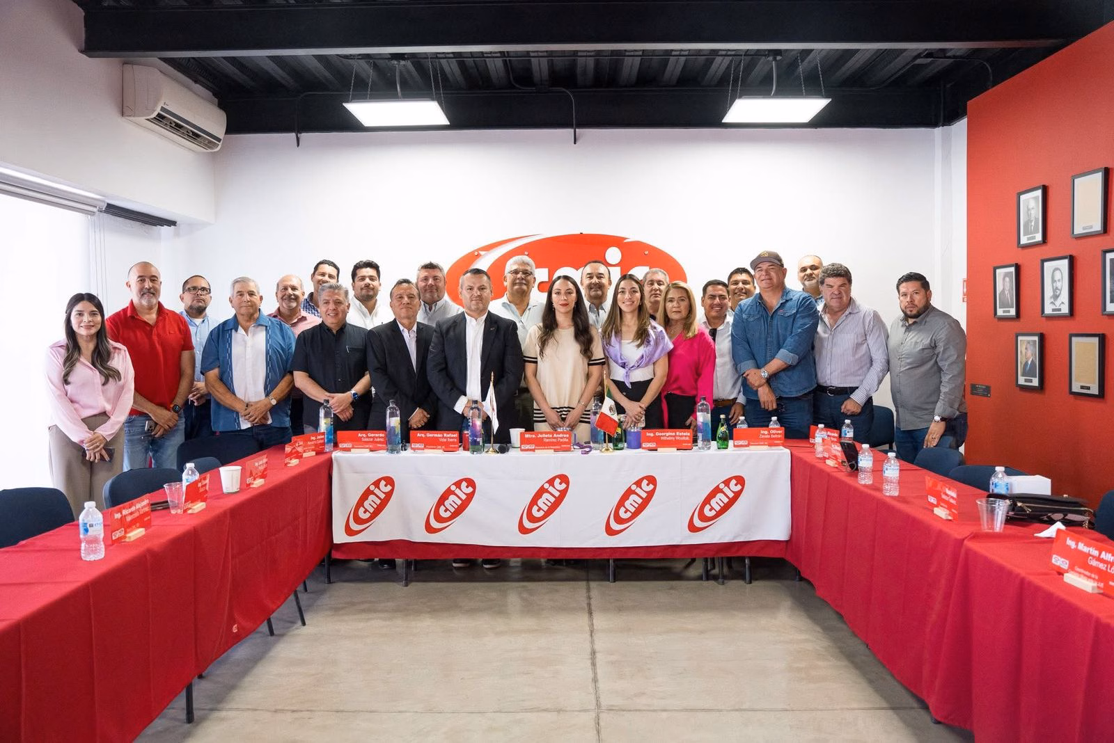 Articulo - Más energía, más obras, más empleo: Julieta Ramírez se reúne con constructores de BC