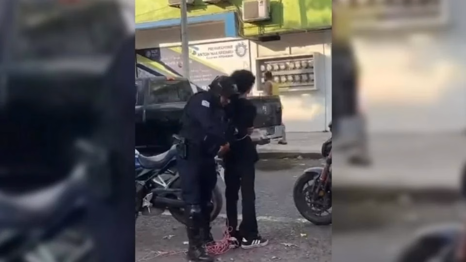 Articulo - Adolescente asesina a balazos a dos profesoras en preparatoria de Michoacán