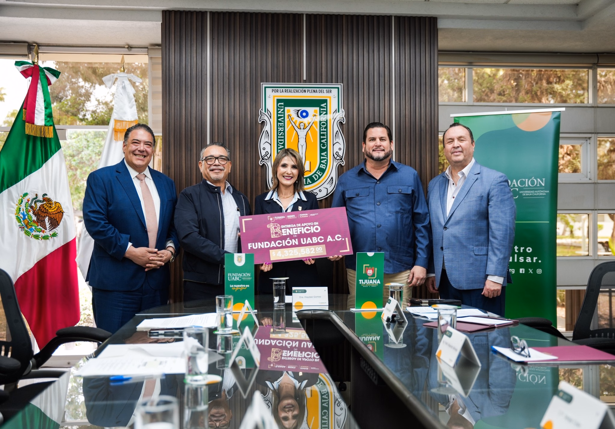 Articulo - Impulsa Burgueño intercambio internacional para estudiantes de UABC; invierte 4mdp