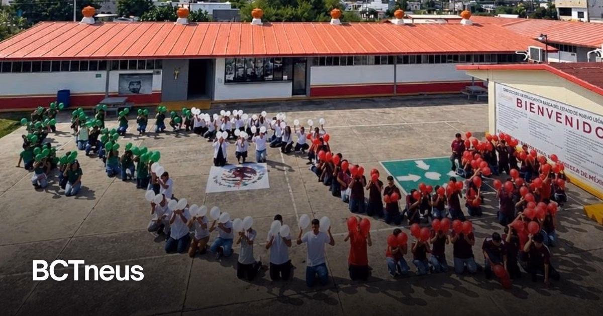Articulo - Más de 987 mil jóvenes pintan el país con mosaicos gigantes: IMJUVE