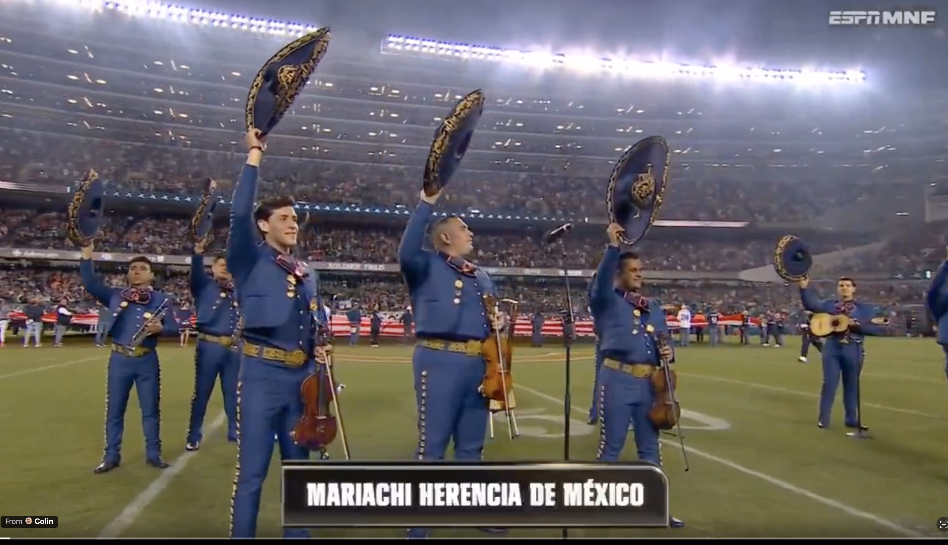 Articulo - Mariachi mexicano hace historia en la NFL al interpretar el himno de EUA en Soldier Field