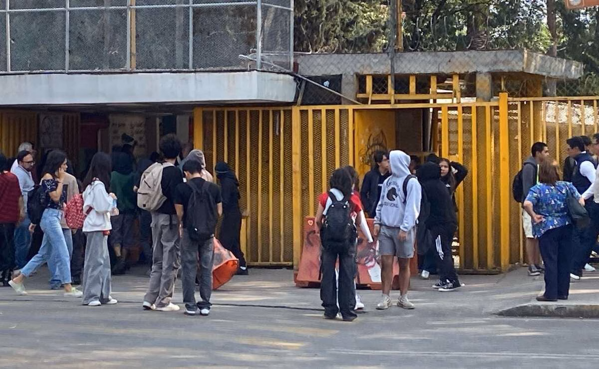 Articulo - Continúan los incidentes en escuelas; movilización por presunto joven armado en Prepa 1 de la UNAM