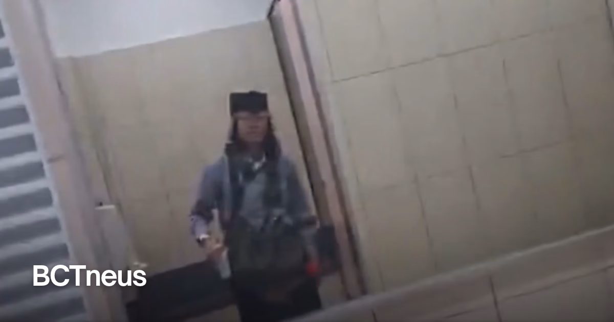 Articulo - Alumno de preparatoria transmite en vivo ataque contra su profesora con un arma blanca en escuela privada de Malasia