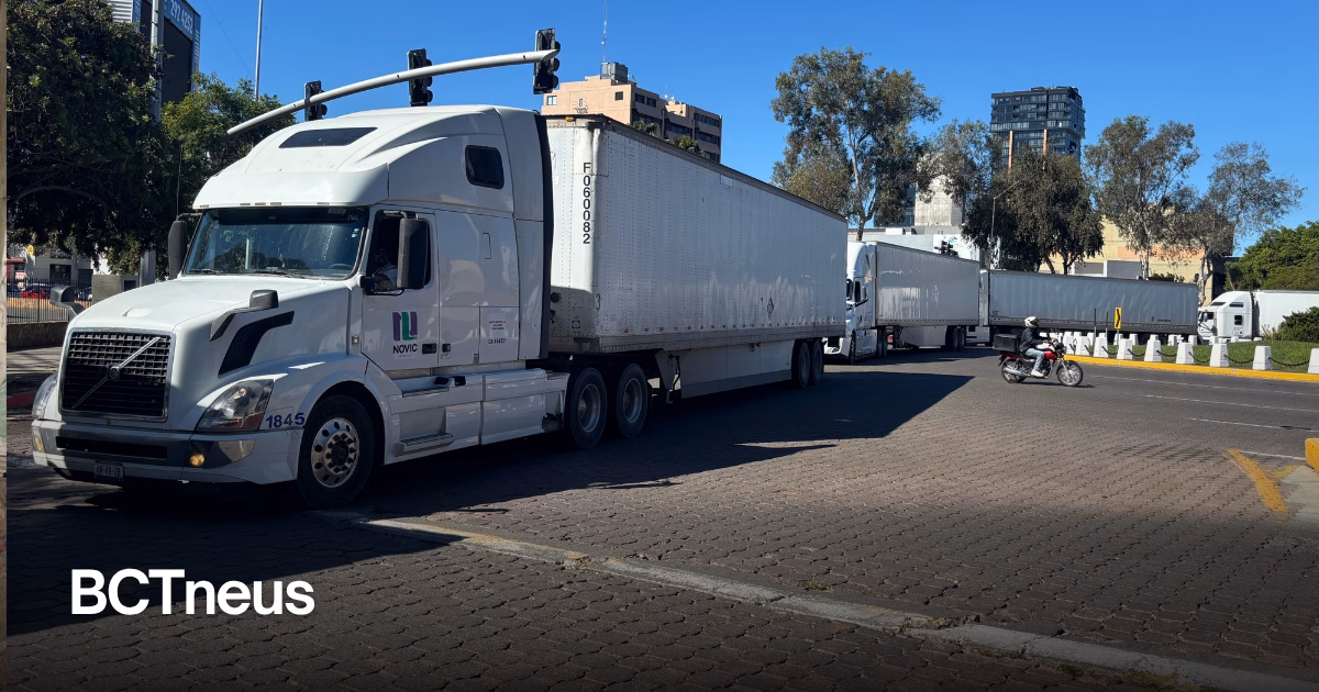 Entre el costo de mantener un camión y la necesidad de trabajar: transportistas se manifiestan en Tijuana